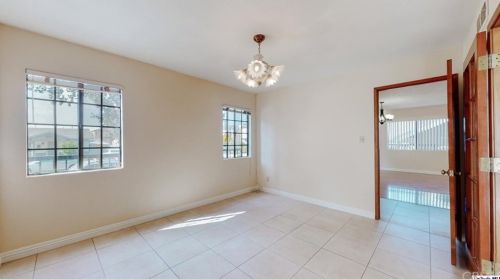 625 California Ave, Glendale CA  91203-1573 exterior