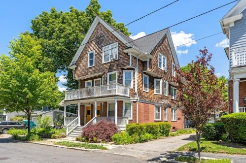 19 Sarah St, Providence, RI 02906-2820