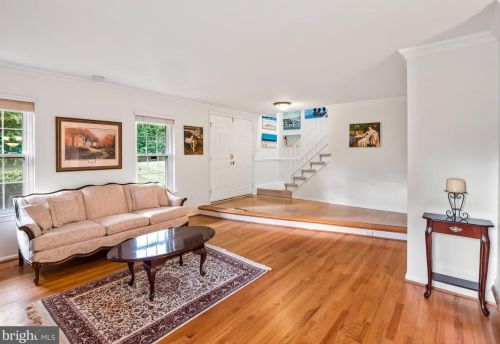 1008 Challedon Rd, Great Falls, VA 22066-1724