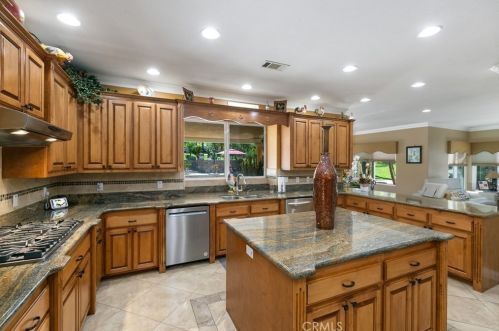 18003 Green Orchard Pl, Riverside CA  92508-8743 exterior