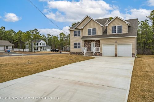 324 Nolan Ave, Berkeley Township, NJ 08721-3411