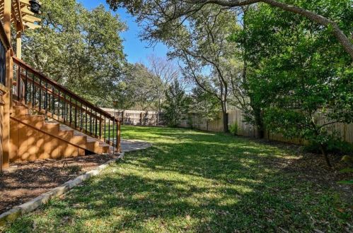 7036 Auckland Dr, Austin TX  78749-4139 exterior