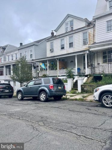 1323 Norwegian St, Primrose PA 17901-3818 exterior