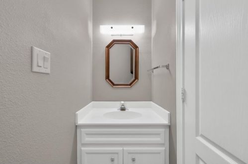 16 Westchester Dr, Conroe TX  77304-1144 exterior