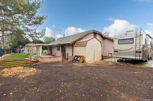 8205 Tamarind Ln, Riverside CA  92509-5179 exterior