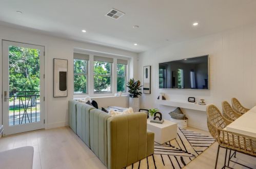 1387 Middlefield Rd, Mountain View, CA 94043-3019