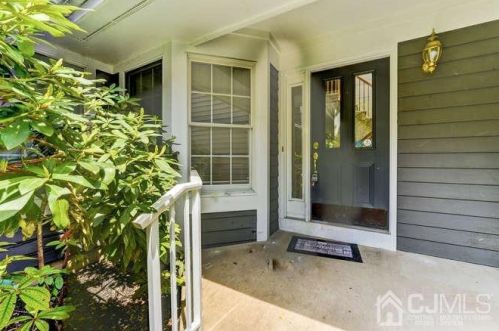 16 Coriander Dr, Princeton, NJ 08540-9422