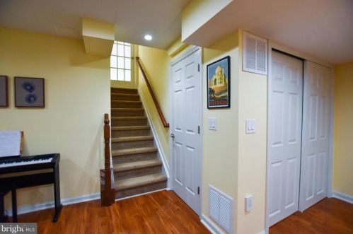 343 Sayre Dr, Princeton NJ  08540-5839 exterior