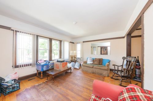 5252 Liano Ave, Chicago, IL 60630-1420