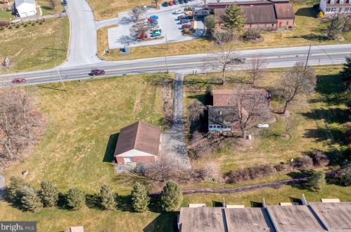 564 Lampeter Rd, Lancaster PA  17602-4010 exterior