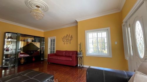 548 Oak St, Glendale CA 91204-1136 exterior