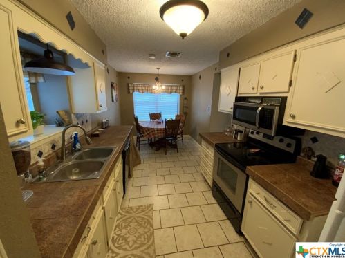 1359 Gay Meadow Ln, Goliad, TX 77963-4035