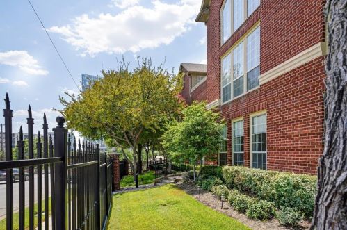1002 Belknap St, Fort Worth, TX 76102-2401