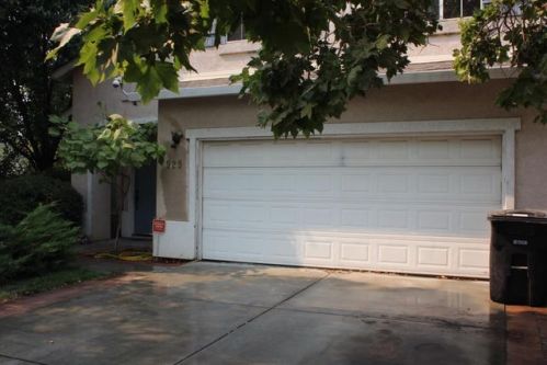 929 Rhythms Dr, Modesto, CA 95358-8020