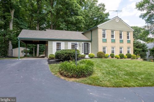 4826 King Solomon Dr, Annandale, VA 22003-4041