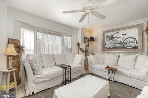 691 Royal View Dr, Lancaster PA  17601-2874 exterior