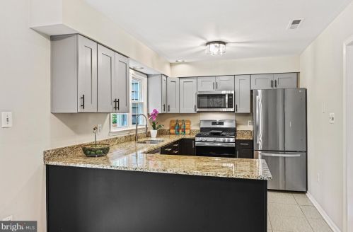 11760 Great Owl Cir, Herndon VA  20194-1169 exterior