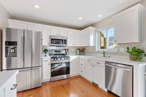 1838 Stirling Ln, Boulder Hill, IL 60538-4077