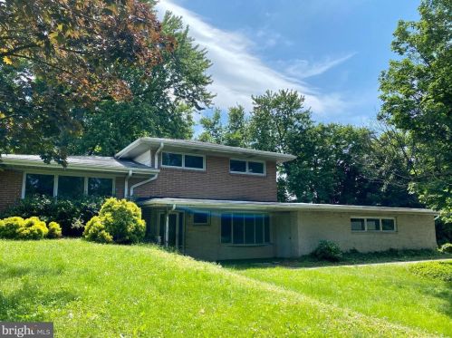 6261 Dogwood Dr, Harrisburg, PA 17112-2625