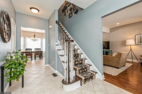 4 Wellington Pl, Hackettstown, NJ 07840-3480