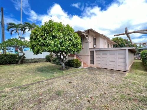 1612 Houghtailing St, Honolulu, HI 96817-1942