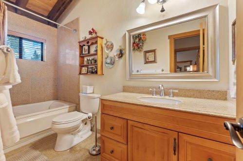 11030 Ski Slope Way, Truckee CA  96161-6603 exterior
