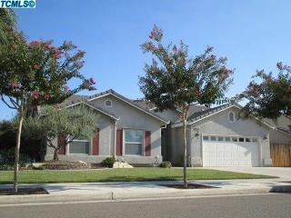 1954 Harvard Ave, Tulare, CA 93274-3188