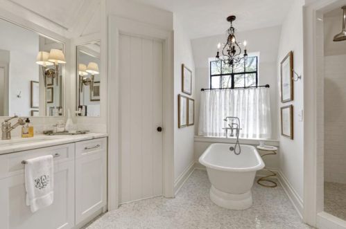 81 Lakeview Ave, Atlanta GA  30305-3779 exterior