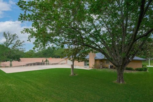 1712 Ridgmar Blvd, Fort Worth TX  76116-2048 exterior