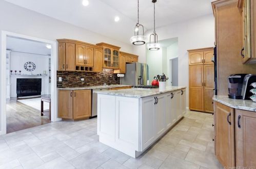 89 Falcon Ridge Rd, Torrington CT  06790-4389 exterior