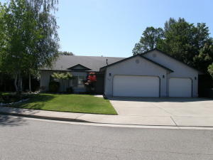 4651 Tralee Ln, Redding, CA 96001-5699