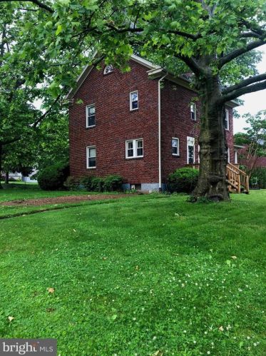 56 38th St, Harrisburg, PA 17111-2219