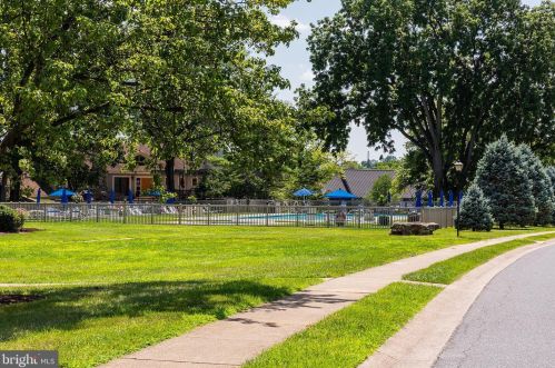 85 Valleybrook Dr, Lancaster PA  17601-4612 exterior