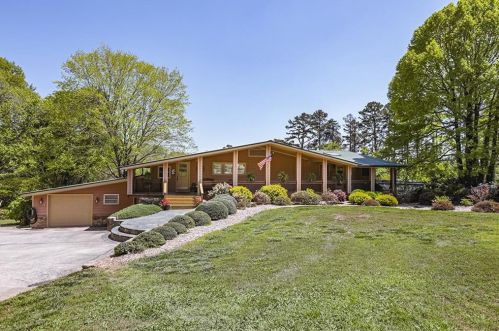528 Chestatee Cir, Dawsonville, GA 30534-7106