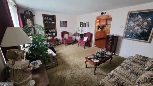 11 Evergreen Ln, York, PA 17408-6010