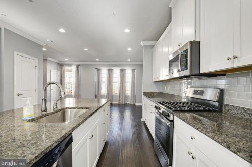 1605 Regent Manor Ct, Silver Spring MD 20904-2270 exterior