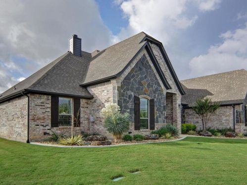 593 Sugartree Dr, Lipan, TX 76462-4312