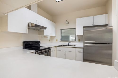 370 Elelupe Rd, Honolulu HI  96821-2248 exterior