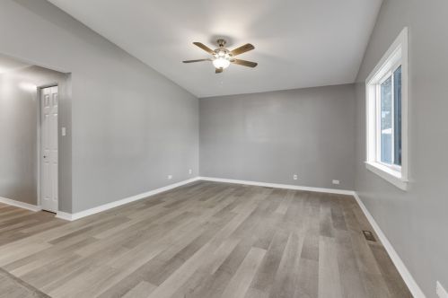 4003 Raven Ln, Rolling Meadows, IL 60008-2952