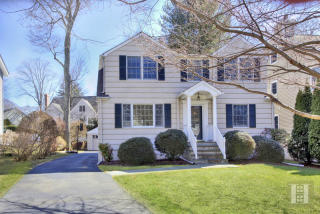 25 Casement St, Tokeneke, CT 06820-5202