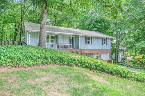 6869 Lockridge Dr, Atlanta GA  30360-1514 exterior