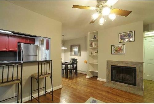 910 32nd St, Austin, TX 78705-2797