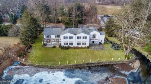 11 Cardinal Rd, Greenwich CT  06830-4831 exterior