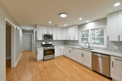 541 Cass St, Crete, IL 60417-2826