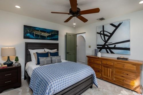 1932 Montecito Dr, Glendale CA  91208-1822 exterior