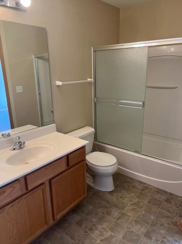 640 Lincoln Station Dr, Oswego IL  60543-8138 exterior
