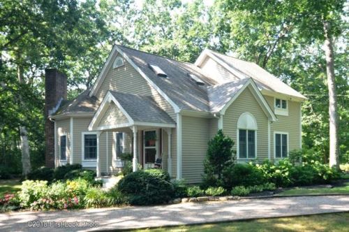 90 Liisa Dr, Charlestown, RI 02813-2817