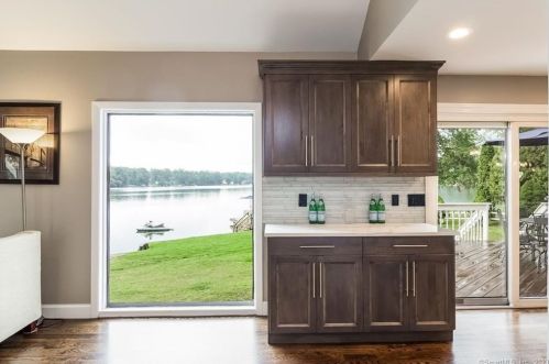 41 Lake Rd, Middlefield CT  06455-1037 exterior