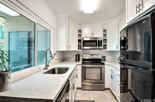 325 Graves Ct, El Cajon, CA 92021-1081