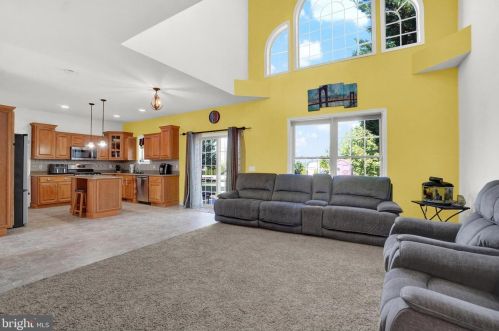 1433 Farm Cross Way, York PA  17408-8537 exterior